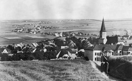 Die Kleinstadt Preßnitz, vor 1945, und der Preßnitzer Staudamm heute. 