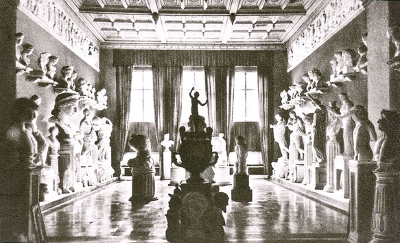 Großer Antikensaal im Schloss Klein Beynuhnen, vor 1945.