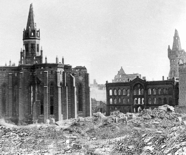 Die Ruine der Altstädtischen Kirche in Königsberg, nach 1944.
